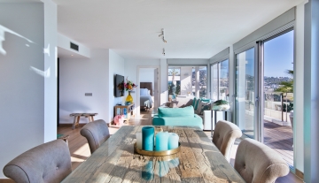 Resa Estates Ibiza te koop penthouse Marina botafoch for sale Ibiza dining table.jpeg